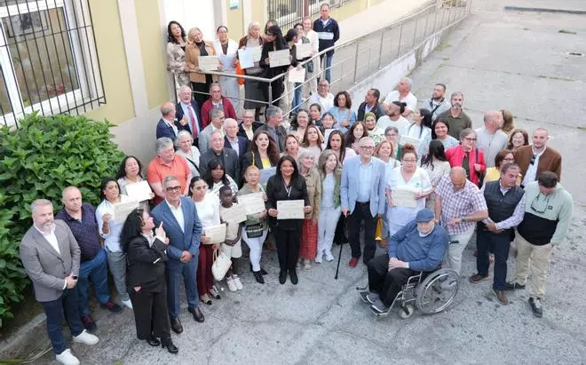 Evencio Ferrero recibe la Medalla de Oro de la Parroquia de Carballo