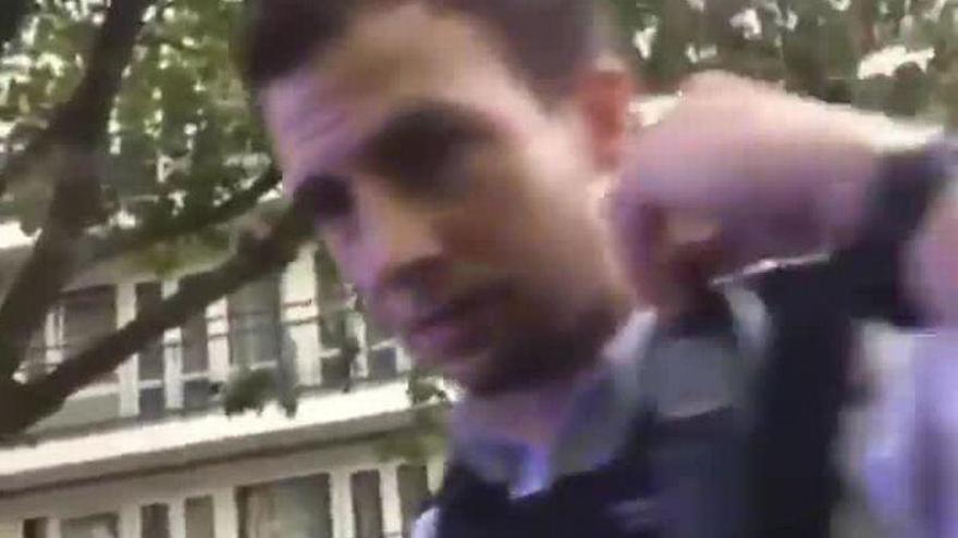 Un policía de Londres pierde los papeles y destroza el parabrisas de un sospechoso