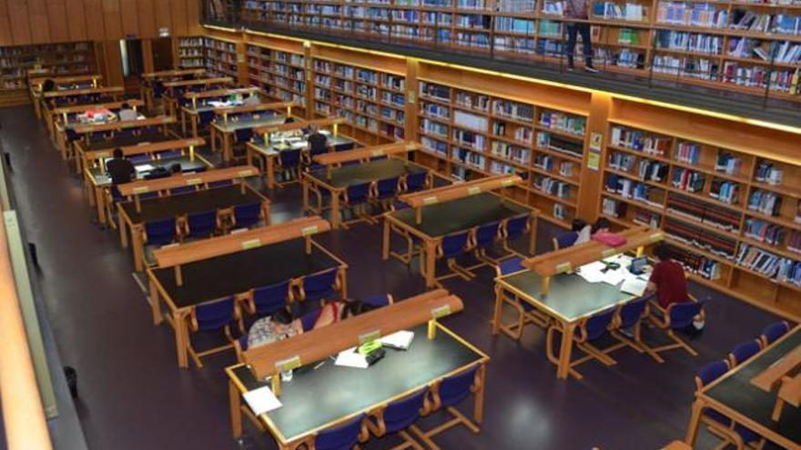 Vista de la sala de lectura de la Biblioteca Universitaria de la ULPGC, ayer. | yaiza socorro