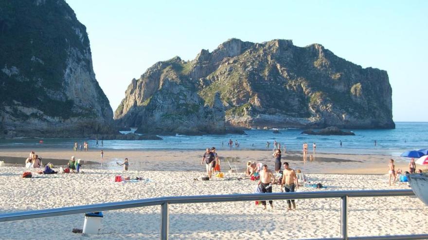 &quot;The Guardian&quot; incluye una playa asturiana entre las 25 mejores de Europa