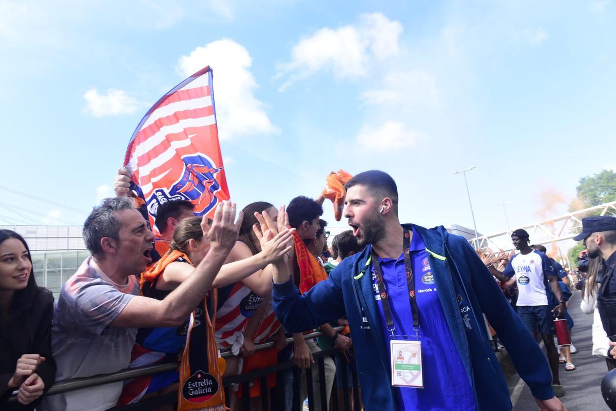 Recibimiento al Leyma antes de la final por el ascenso ante Estudiantes