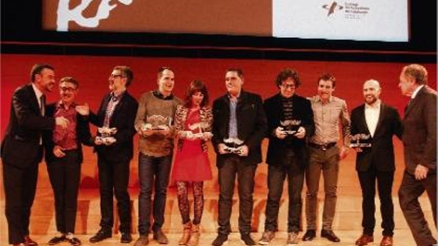 Foto de família de tots els premiats al final de la gala de la comunicació local a l&#039;Auditori de la Devesa.