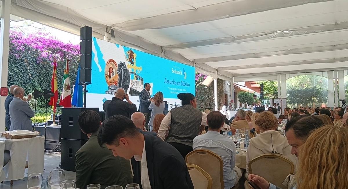 Una vista del acto durante la intervención del presidente Barbón.