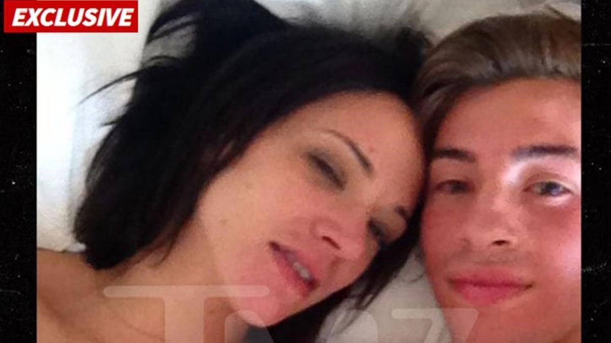 lmmarco44738925 gente asia  argento  y  jimmy bennet foto tmz180822200255