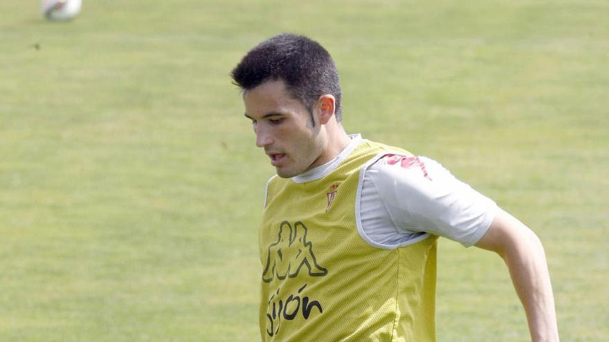 Isma López renueva por tres temporadas con el Sporting
