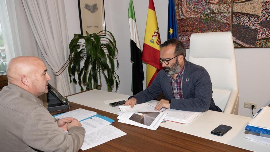 La Diputación de Cáceres se une a San Martín de Trevejo ante la reparación del arroyo que atraviesa la localidad cacereña