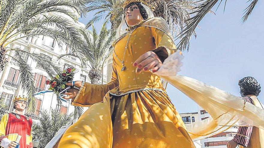 Desfile de Nanos y Gegants por la Explanada de Alicante.