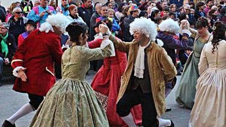 Les contradanses Sèries a la plaça del Consell