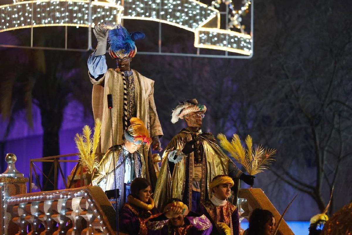 La Cabalgata de los Reyes Magos reparte ilusión por las calles de Córdoba