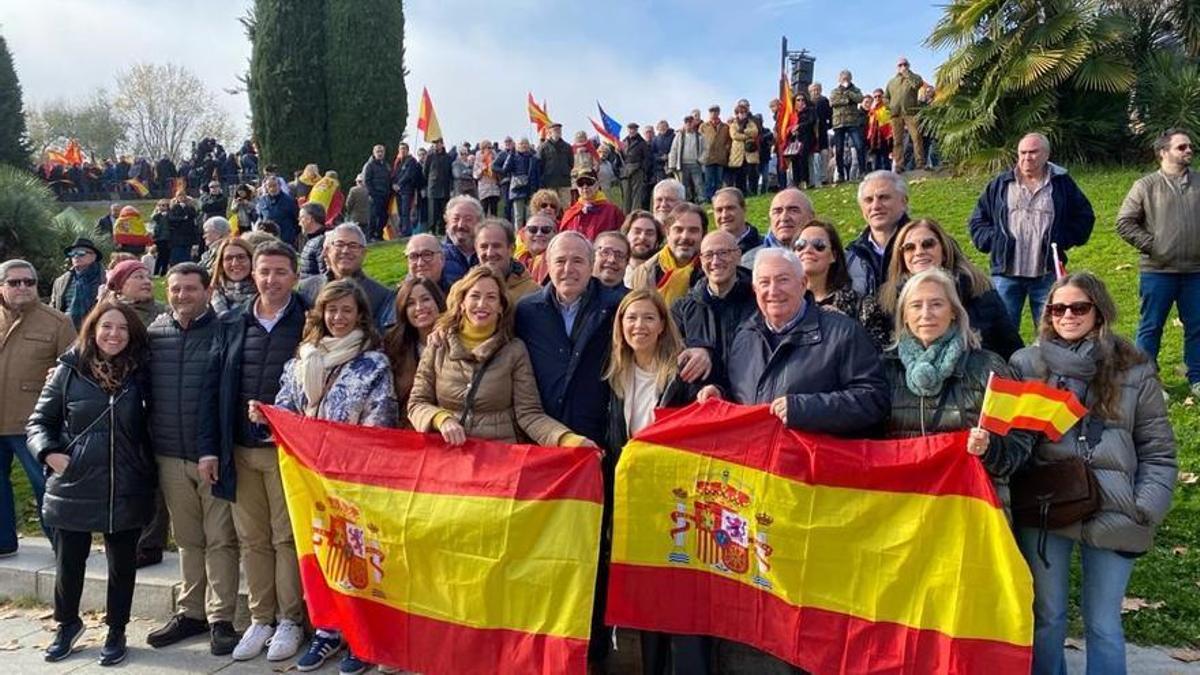 Delegación del PP aragonés en uno de los viajes a Madrid contra la amnistía.