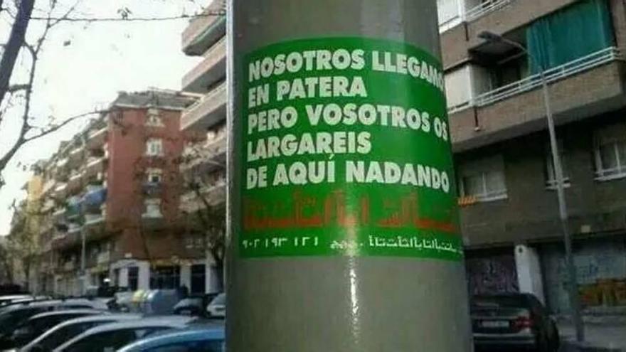 Cartel en español y en árabe