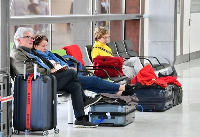 25/02/2020 AEROPUERTO. TELDE. Ambiente en el aeropuerto de Gran Canaria, dos días después de la suspencion de vuelos por la Calima.  Fotógrafa: YAIZA SOCORRO.  | 25/02/2020 | Fotógrafo: Yaiza Socorro