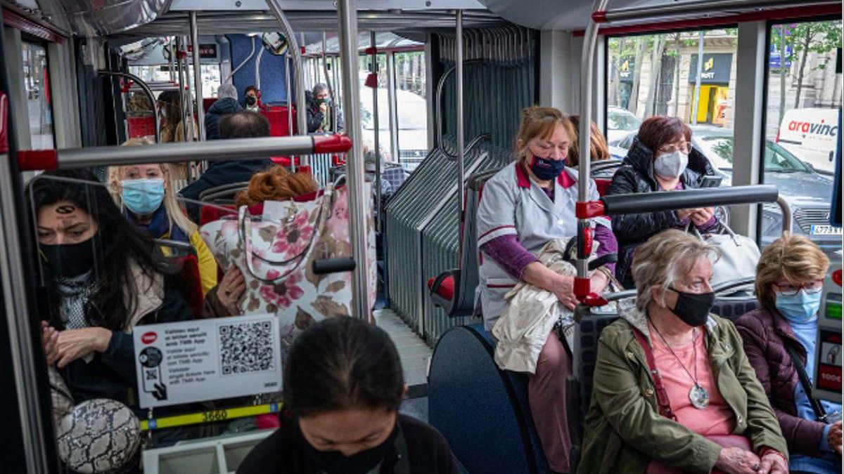 Usuarios en el transporte público