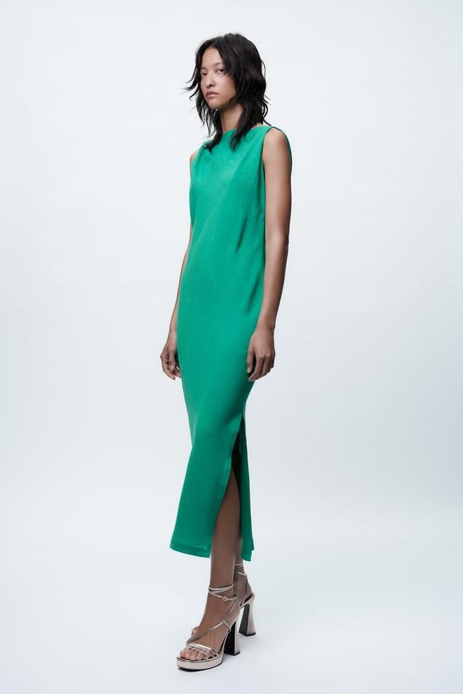 Vestido verde sin mangas con frunce de Zara