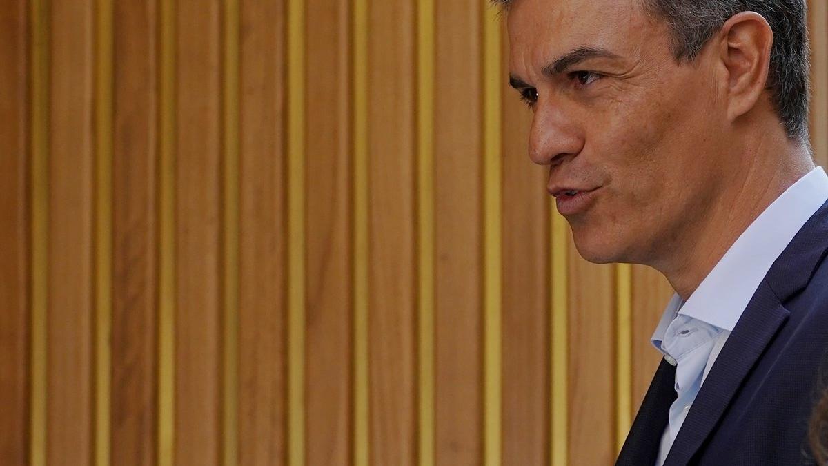 Pedro Sánchez, durante una reunión con colectivos de diversidad, el miércoles en Madrid.