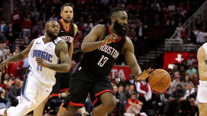 James Harden hace historia en la NBA.