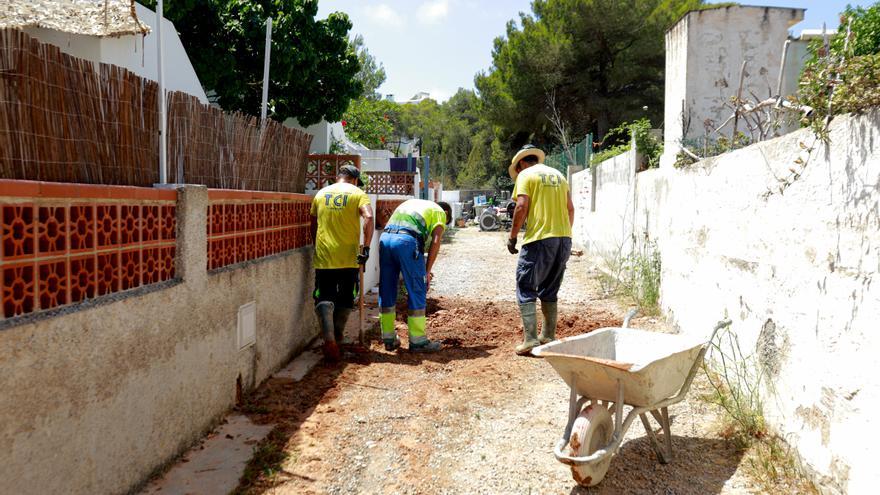 Galería de imágenes de las reparaciones de Aqualia en sa Caleta