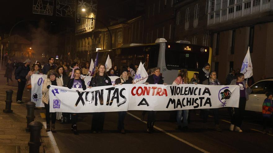 Santiago condena la violencia machista en la Praza 8M y Platerías