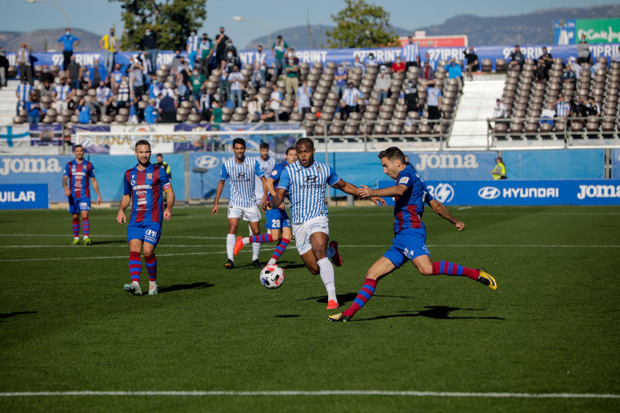 El Poblense logra su primera victoria a costa del Atlético Baleares