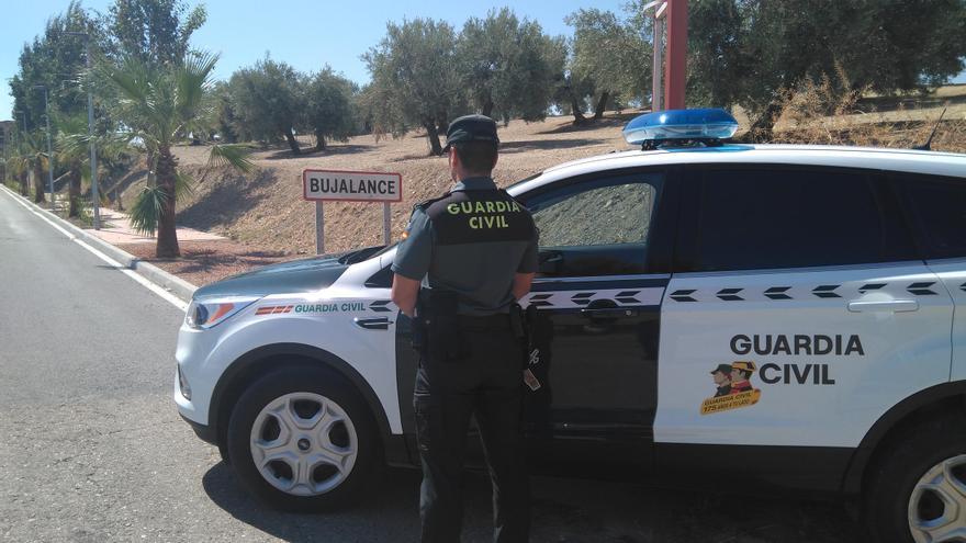 La Guardia Civil aprehende en Bujalance casi 4 kilos de marihuana y detiene a una persona