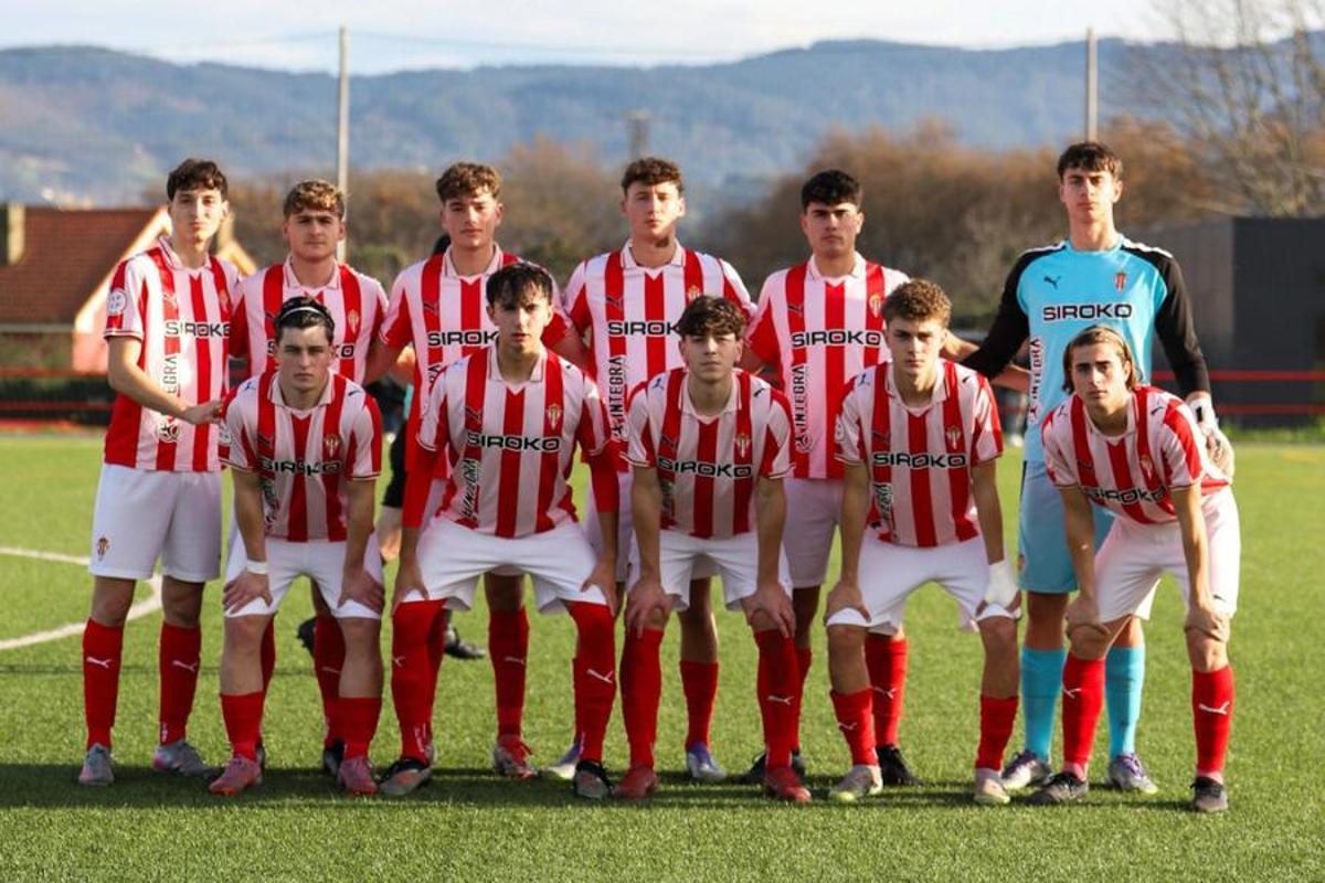 El once del Sporting juvenil durante un encuentro de la presente temporada