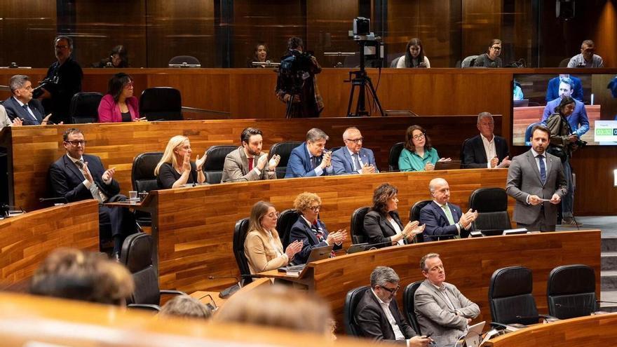 Los partidos de la oposición desconfían del relevo en Derechos Sociales y auguran la continuidad de los problemas en el área: "Es una huida hacia delante"