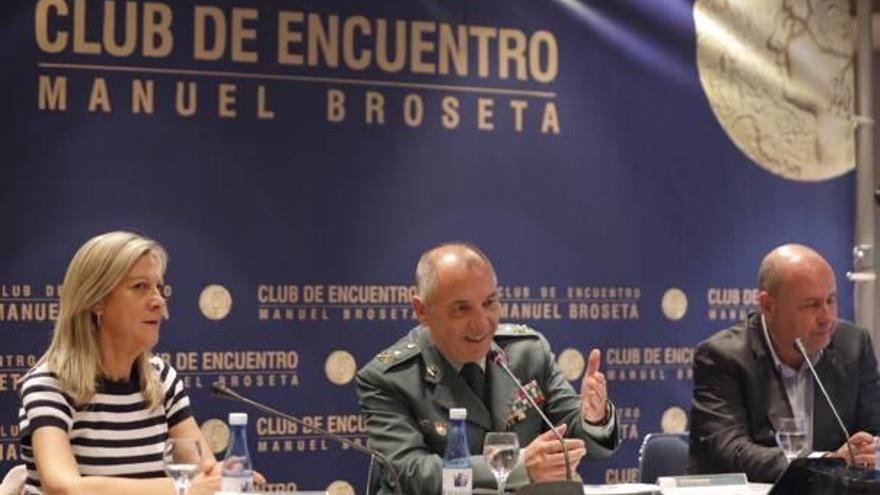 El teniente general Fernando Santafé, en el Club de Encuentro Manuel Broseta de València, ayer.