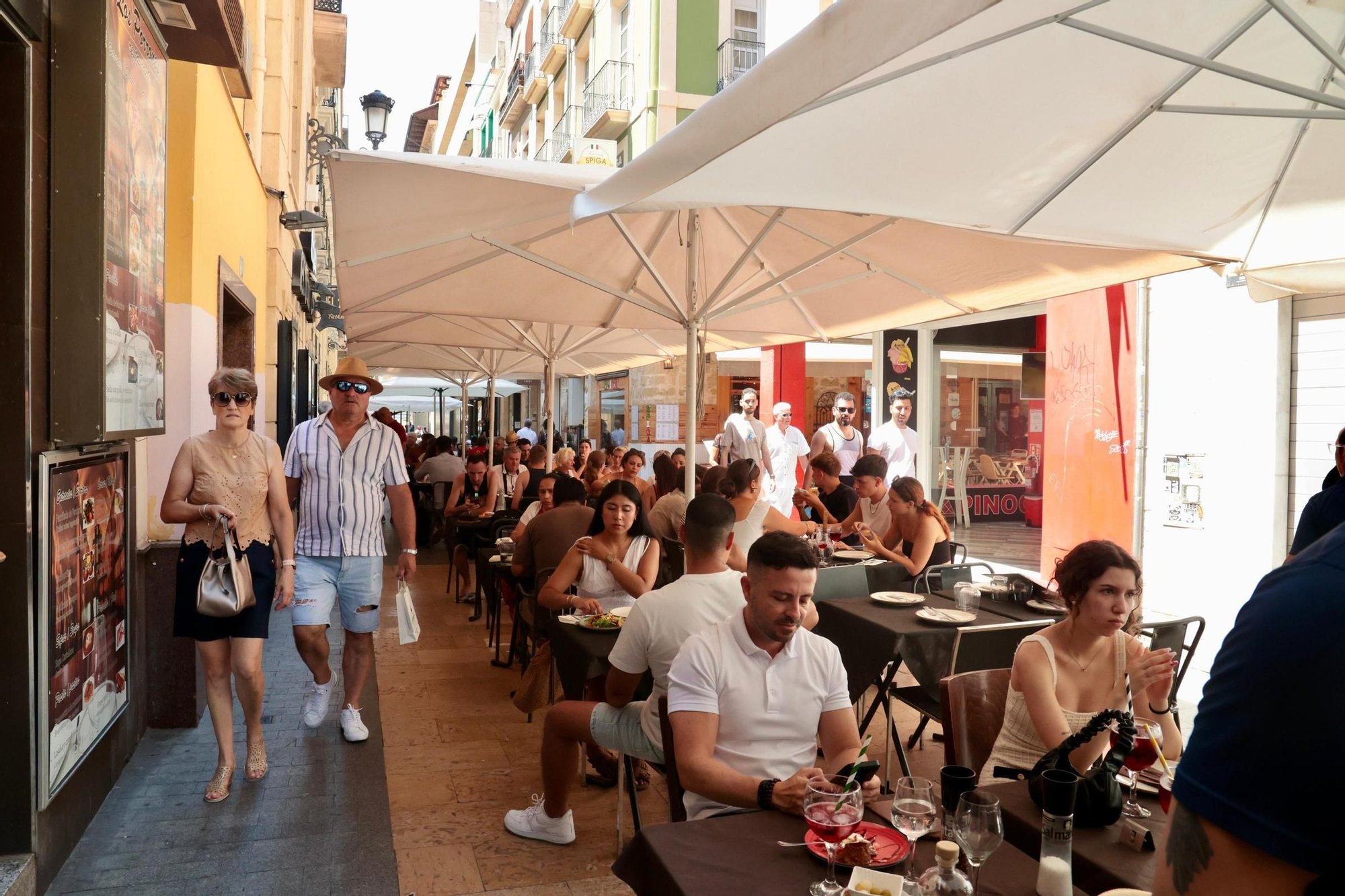 La hostelería de Alicante se llena por el puente de agosto
