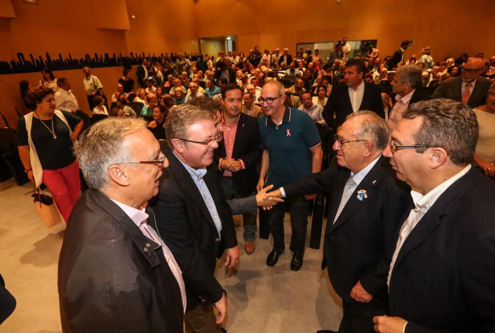 Multitudinaria presentación del teleférico proyectado sobre Benidorm