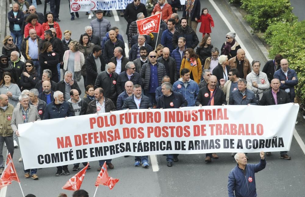 Unas 4.000 han secundado la manifestación convocada por UGT y CCOO que ha arrancado A Palloza y ha terminado en la plaza de Ourense, ante la Delegación del Gobierno en Galicia.