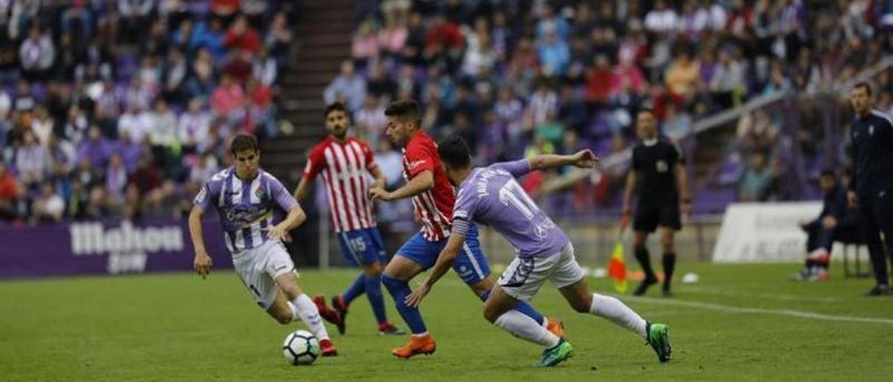 Un partido entre el Sporting y el Valladolid.