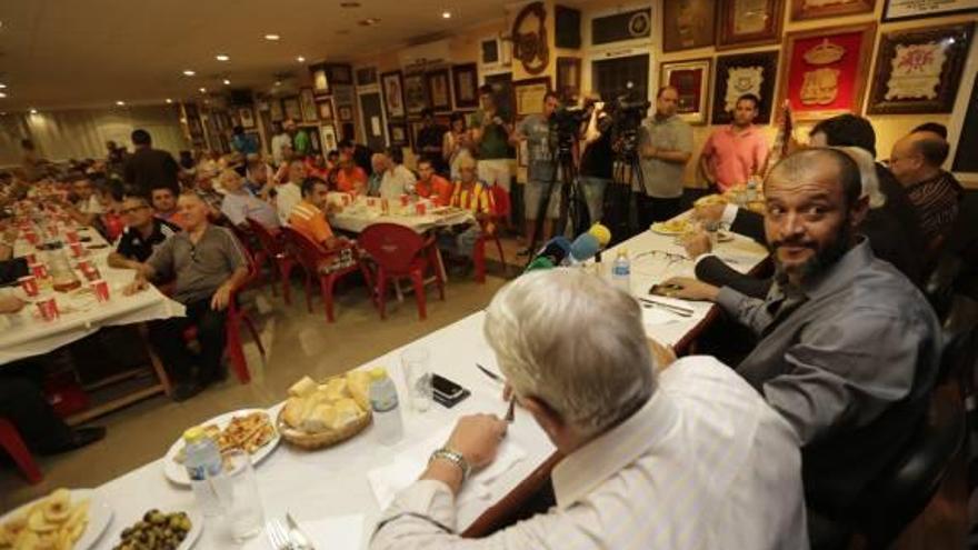 Nuno, anoche con los peñistas