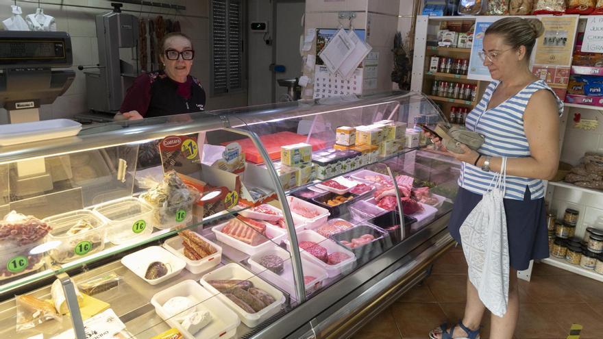 La única carnicería de Millares "baja la persiana": "Es una pena, pero toca descansar"