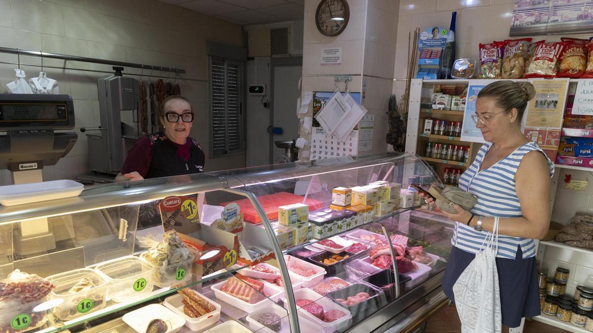La única carnicería de Millares "baja la persiana": "Es una pena, pero toca descansar"