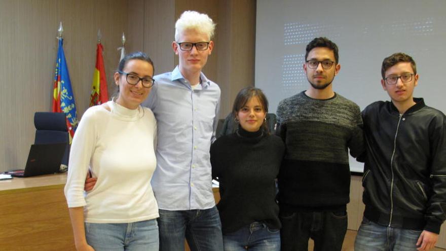 Cinco estudiantes de la UA competirán en la Lliga de Debat de la Xarxa Vives