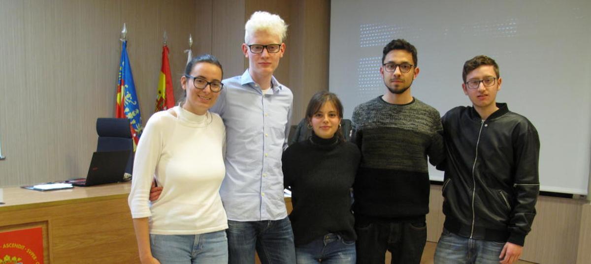 Cinco estudiantes de la UA competirán en la Lliga de Debat de la Xarxa Vives