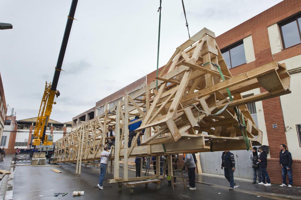 Simulacro de la plantá de la falla del ayuntamiento