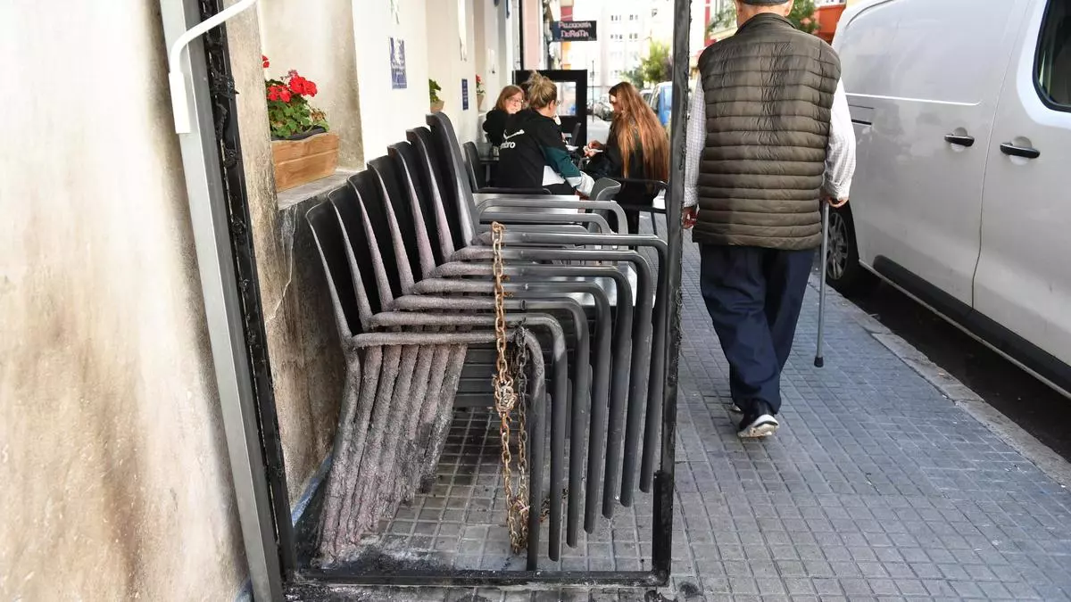 Investigan como intencionado un incendio a las puertas del bar O Polvorín de Monte Alto