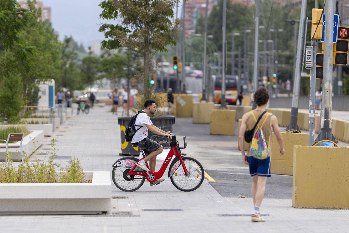 La nova Gran Via 'verda' a Glòries es deixa veure amb la retirada de les primeres tanques