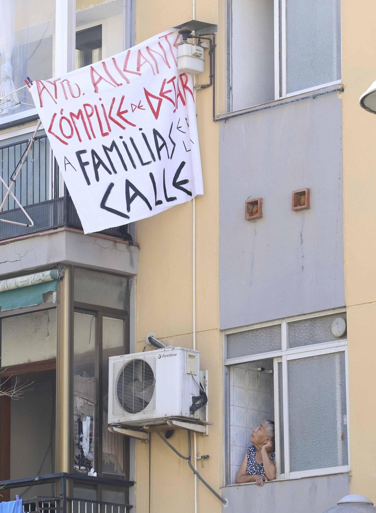 Desahucian en Alicante a una familia con un niño de 6 años que sufre parálisis cerebral