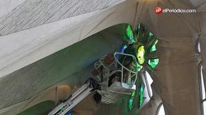Nous vitralls canvien la llum de la Sagrada Família.