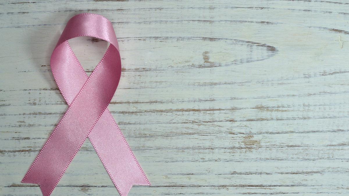 La mujer padecía cáncer de mama.