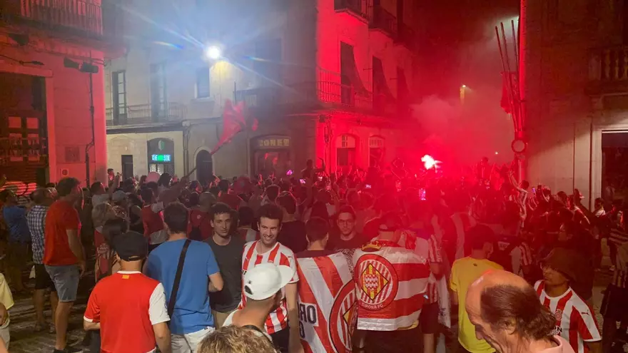 Vídeo: La ciutat surt al carrer a celebrar l'ascens del Girona a Primera