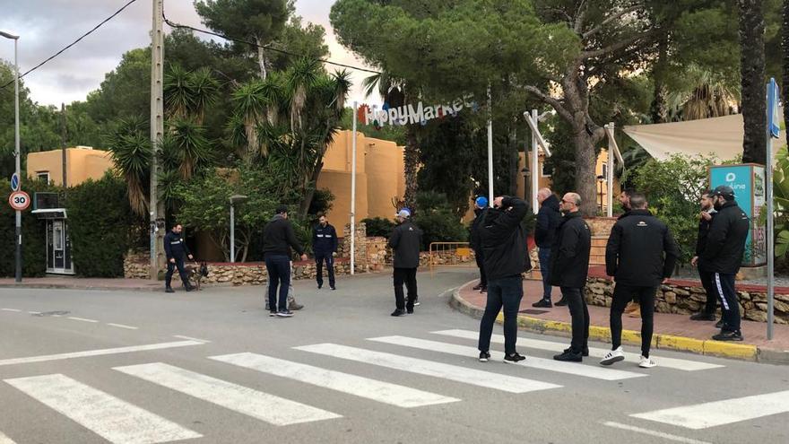 Empieza el dispositivo para desokupar el Club Punta Arabí de Ibiza