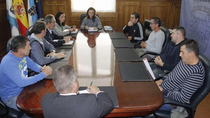 Los representantes de la plantilla se reunieron con la alcaldesa y los ediles de Hacienda y Limpieza. //S.A.