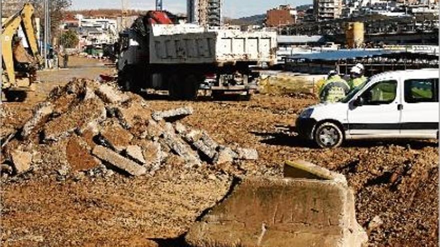 Les obres de reposició de la plaça Europa, ara fa poques setmanes.