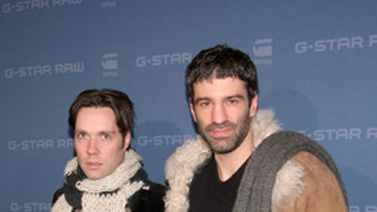 El cantante Rufus Wainwright, izquierda, y su pareja, Jorn Weisbrodt.