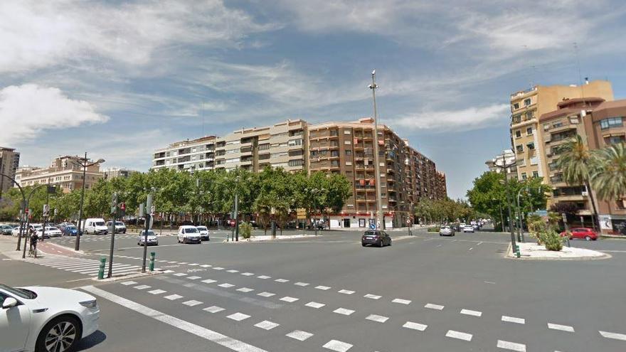 Accidente en Blasco Ibáñez en València: una joven muerta y un herido en el cruce con la calle Clariano.