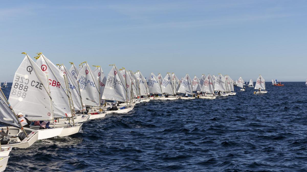 Salida de la flota amarilla en la única prueba del día completada para ellos