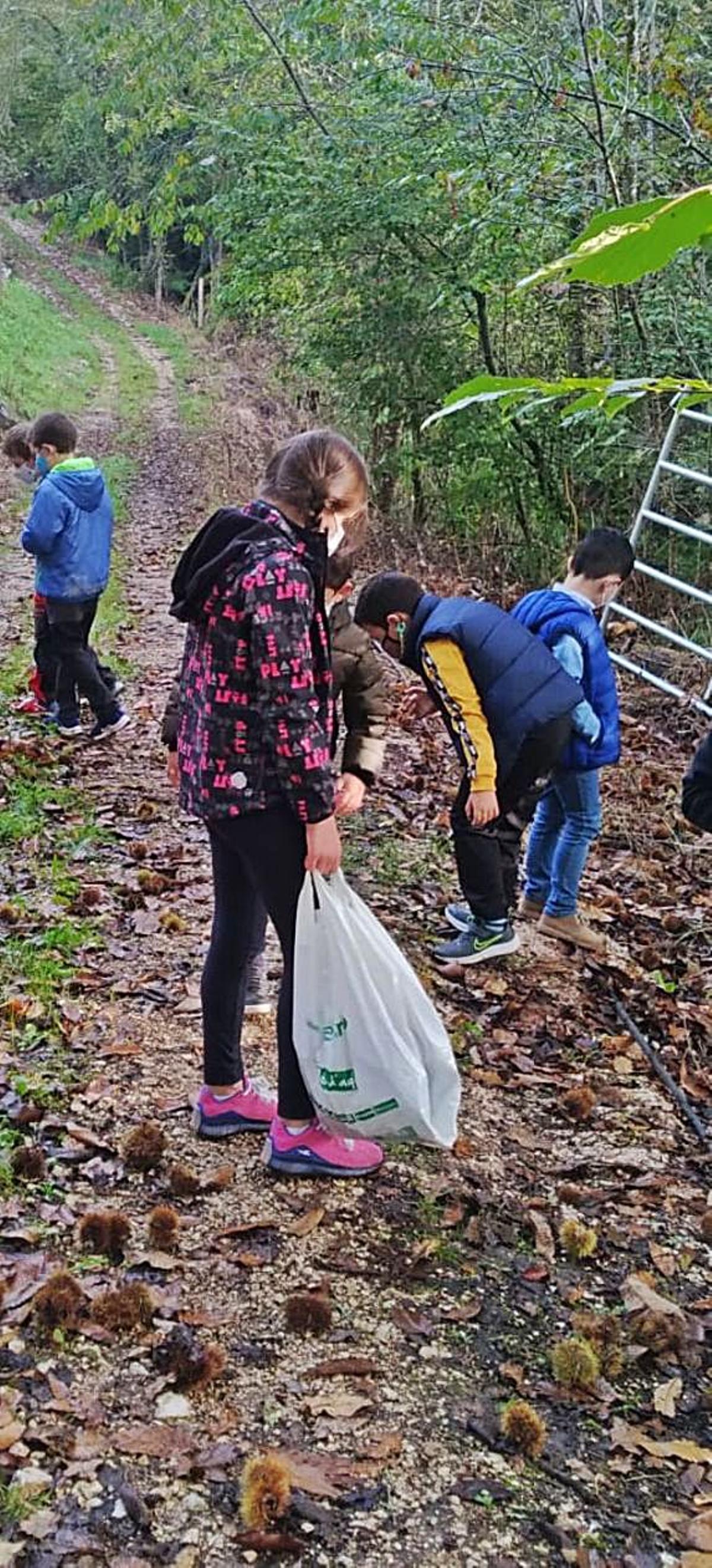 Los neños asturianos entamen el Samaín